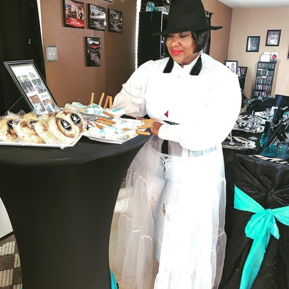 Dress - Picture 5 of 5